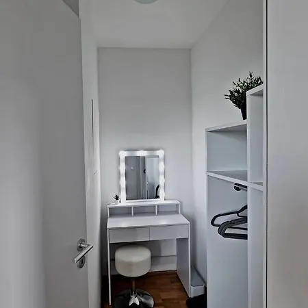 Ferienwohnung Koeln 아파트 쾰른